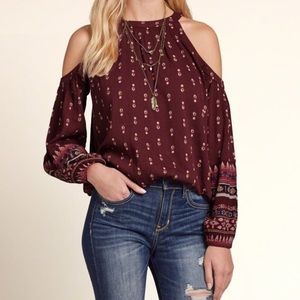 💫 Hollister Cold Shoulder Peasant Top
